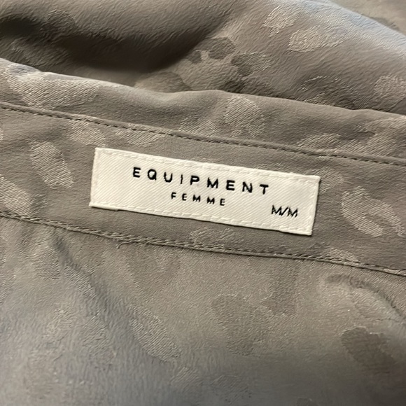 Equipment Adalyn Leopard Silver Sleeveless Blouse - Picture 7 of 8